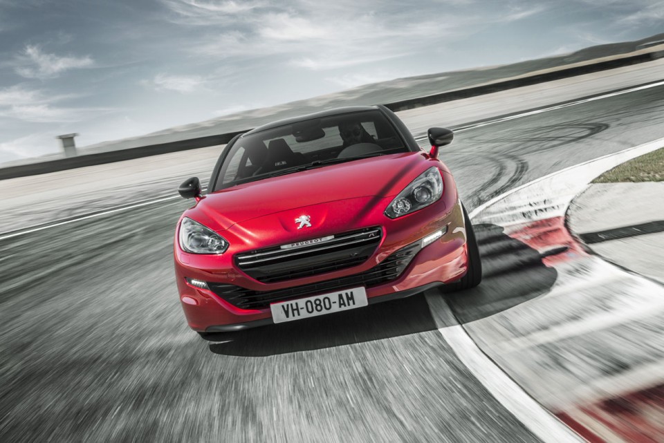 Photo face avant dynamique Peugeot RCZ R I Rouge Erythrée - 2-016