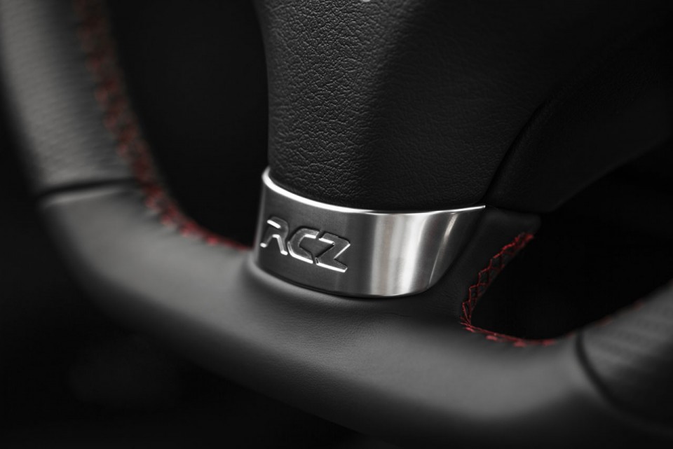 Photo bague RCZ volant cuir Peugeot RCZ R I Rouge Erythrée - 2-048 - Photos  Peugeot - Féline