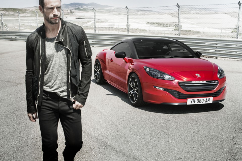 Photo lifestyle piste Peugeot RCZ R I Rouge Erythrée - 2-053