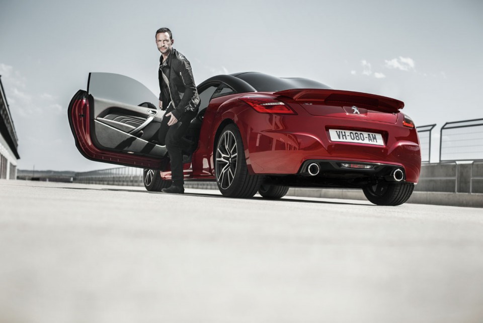 Photo officielle lifestyle Peugeot RCZ R I Rouge Erythrée - 2-059