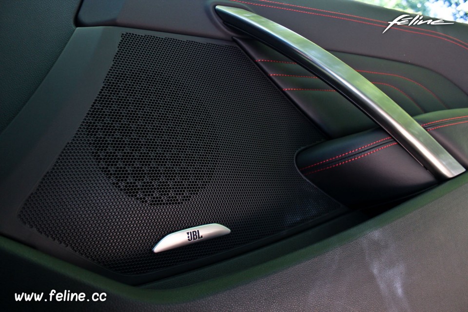 Photo kit audio Hi-Fi JBL Peugeot RCZ GT Line Blanc Nacré - 2.0