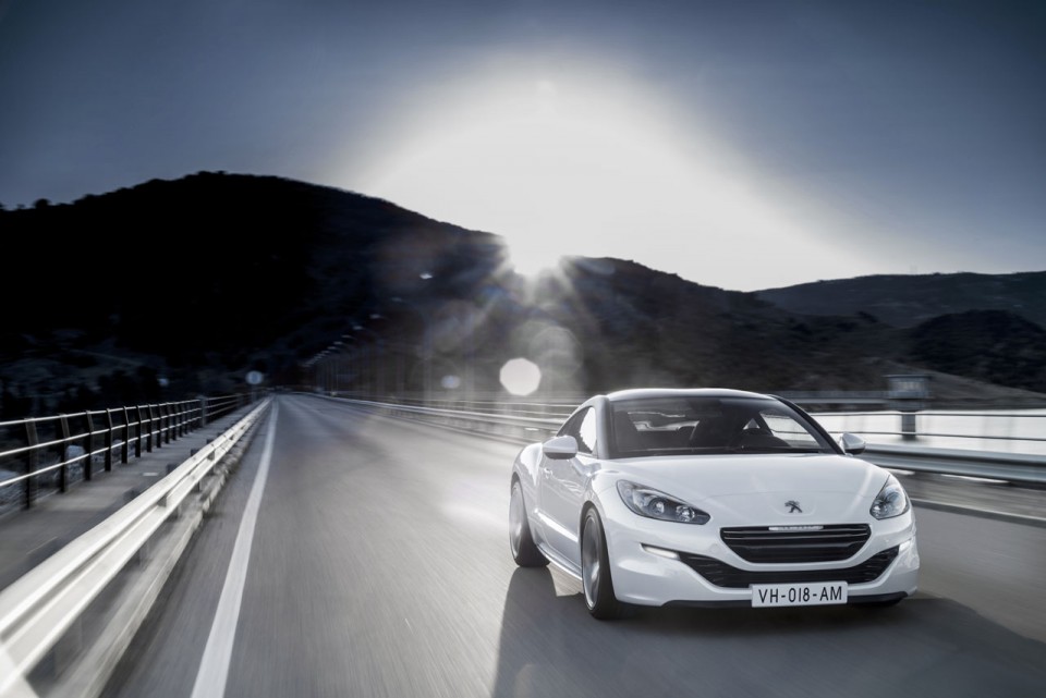 Photo 3/4 avant dynamique Peugeot RCZ I phase 2 (2012) - 1-001