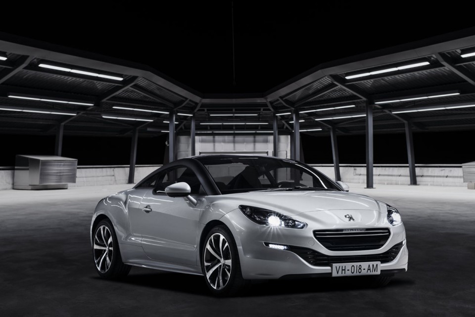 Photo 3/4 avant statique Peugeot RCZ I phase 2 (2012) - 1-011