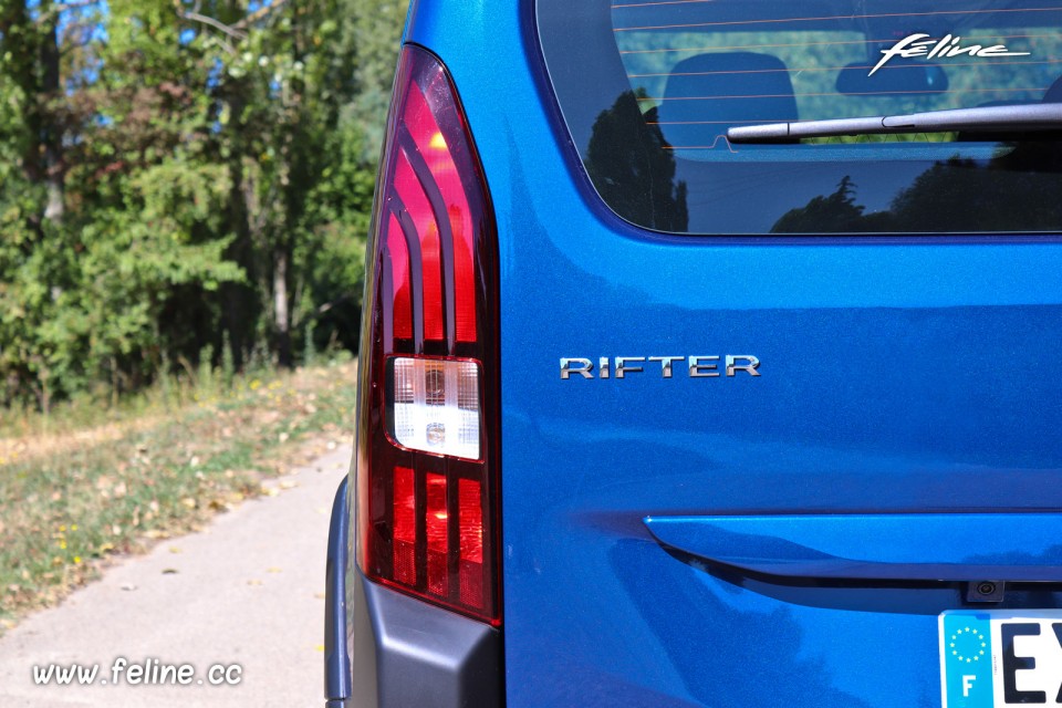 Photo feu arrière LED Peugeot Rifter I 1.5 BlueHDi 100 (2018)