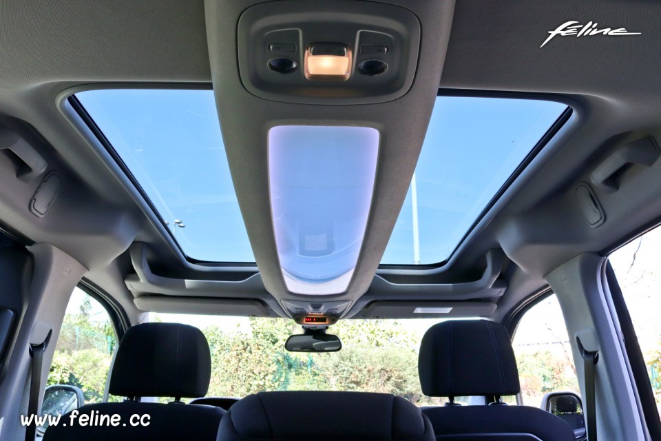 Photo toit en verre panoramique Zénith Peugeot Rifter I 1.5 Blu