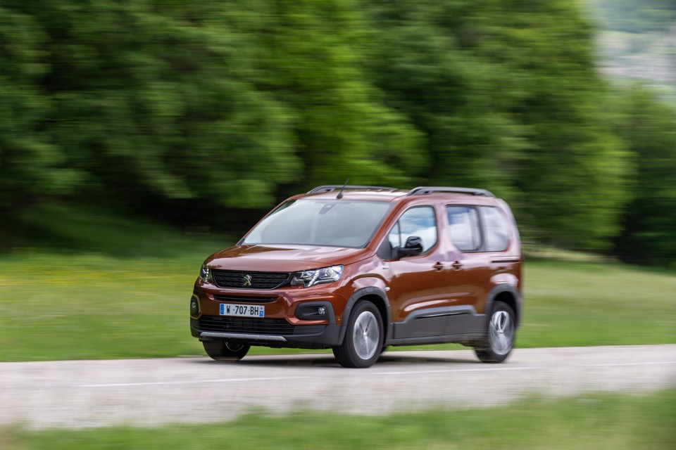 Photo officielle Peugeot Rifter GT Line Metallic Copper - Essais