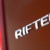 Photo badge Peugeot Rifter GT Line Metallic Copper - Essais pres