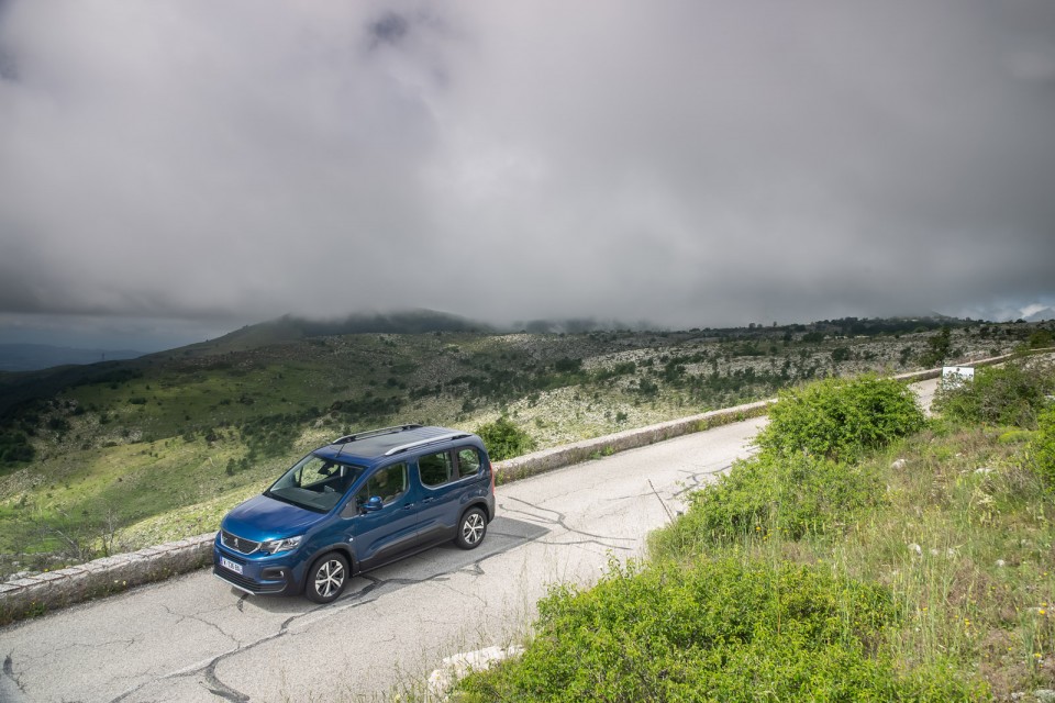 Photo officielle essai Peugeot Rifter Allure Deep Blue - Essais