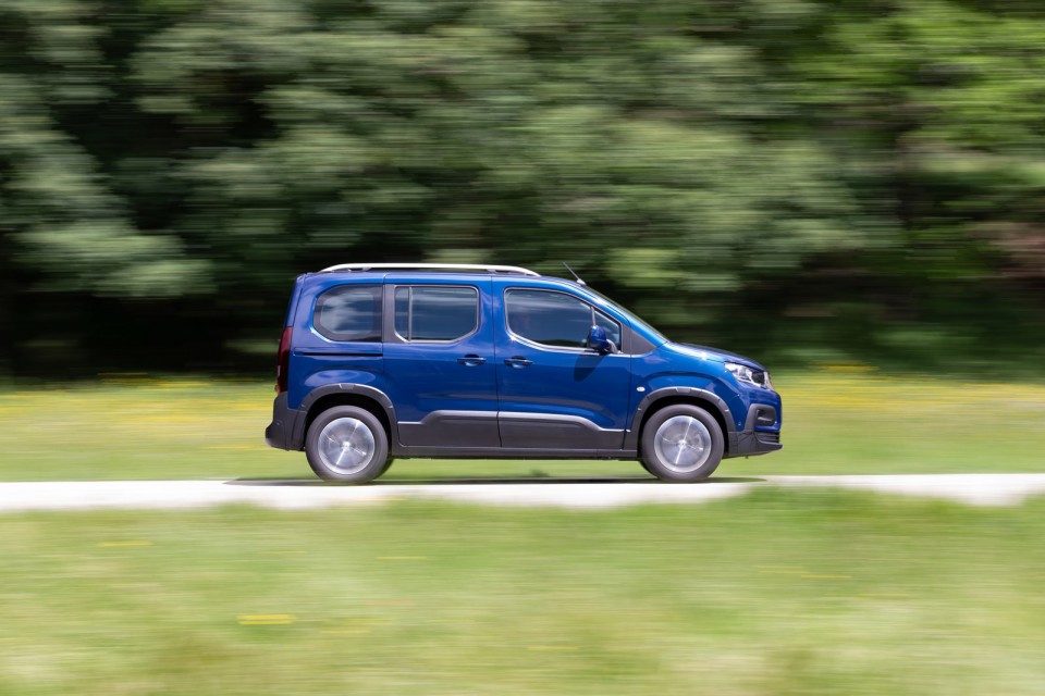 Photo essai route Peugeot Rifter Allure Deep Blue - Essais press