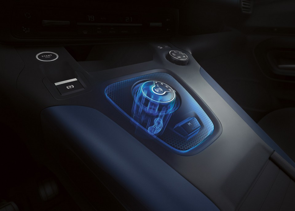 Photo commande boîte automatique EAT8 Peugeot Rifter (2018)