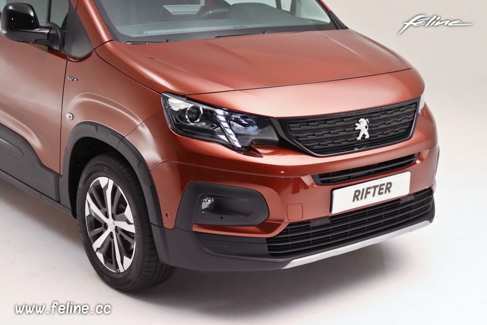 Photo bouclier avant Peugeot Rifter GT Line Metallic Copper (201