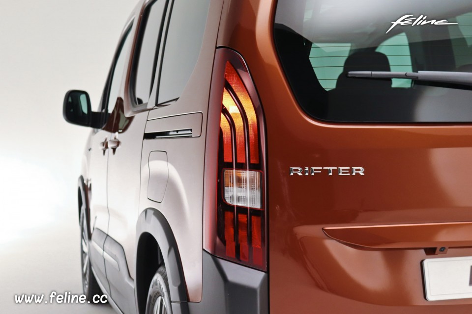 Photo feu arrière Peugeot Rifter GT Line Metallic Copper (2018)