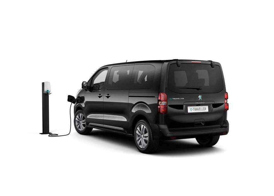Photo 3/4 arrière Peugeot e-Traveller Electrique (2020)