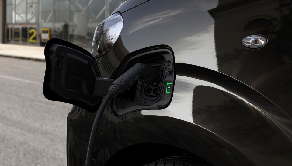 Photo prise de charge Peugeot e-Traveller Electrique (2020)
