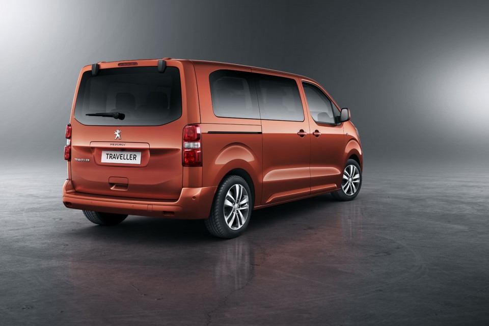 Photo officielle 3/4 arrière Peugeot Traveller Combispace (2016