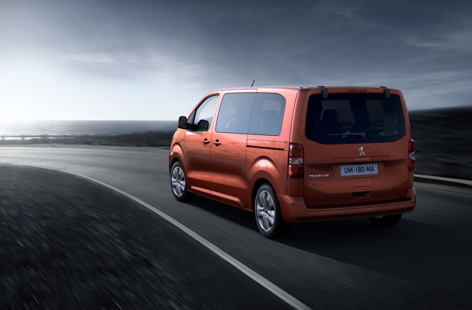 Photo officielle 3/4 arrière Peugeot Traveller Combispace (2016