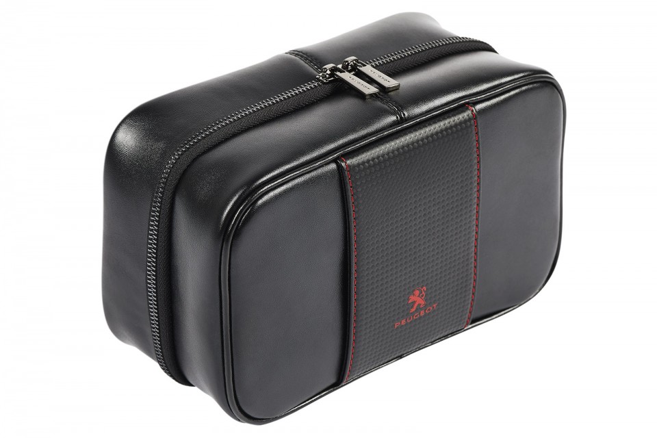 Photo trousse de voyage cuir Peugeot GTi (2017)