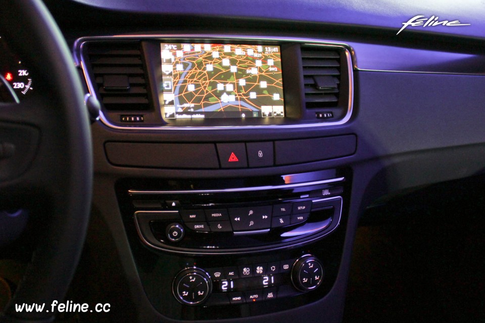 Tableau de bord Peugeot 508 RXH restylée (2014)