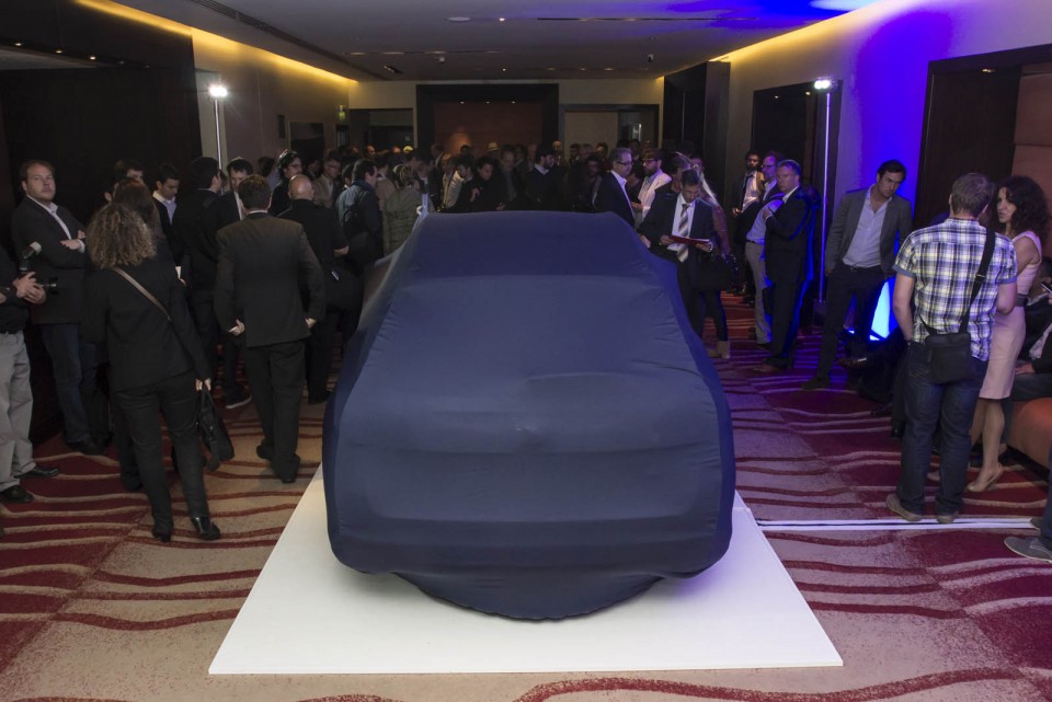 Peugeot 508 RXH restylée sous bache