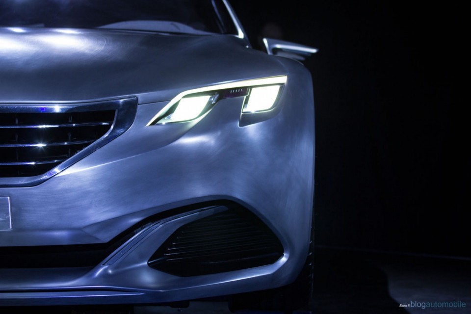 Feux avant Full LED Peugeot Exalt Concept (2014)
