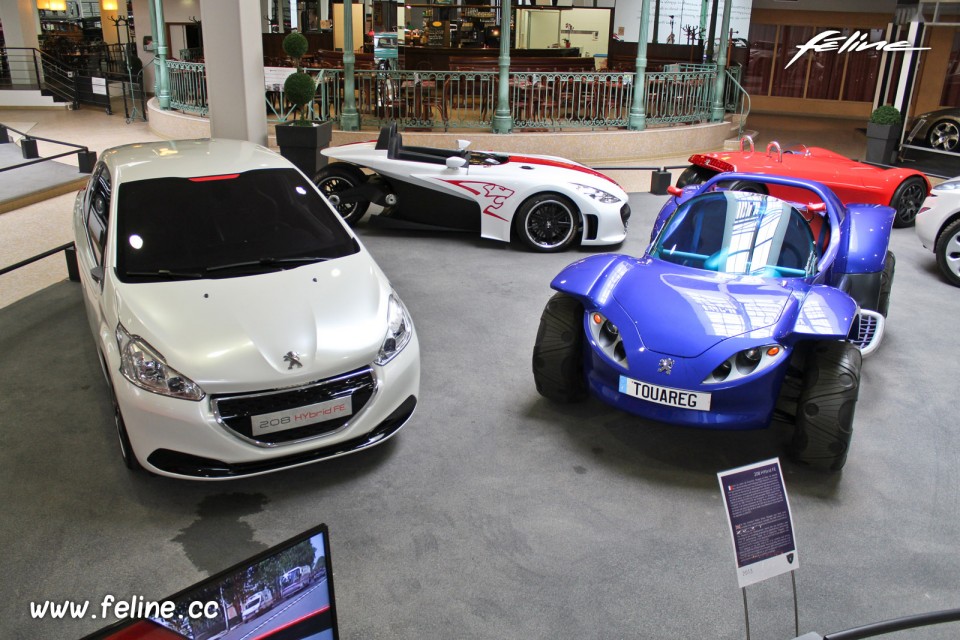 Peugeot 208 HYbrid FE (2013) et Touareg (1996) Concepts - Musée