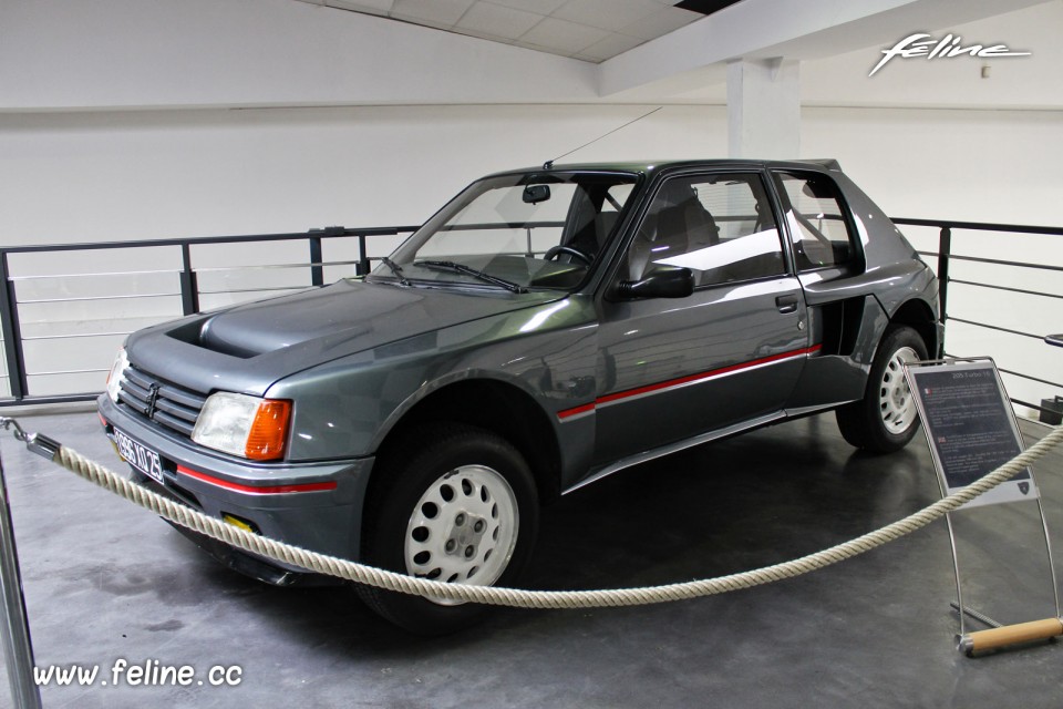 Peugeot 205 Turbo 16 route série 200 (1984) - Musée de l'Avent