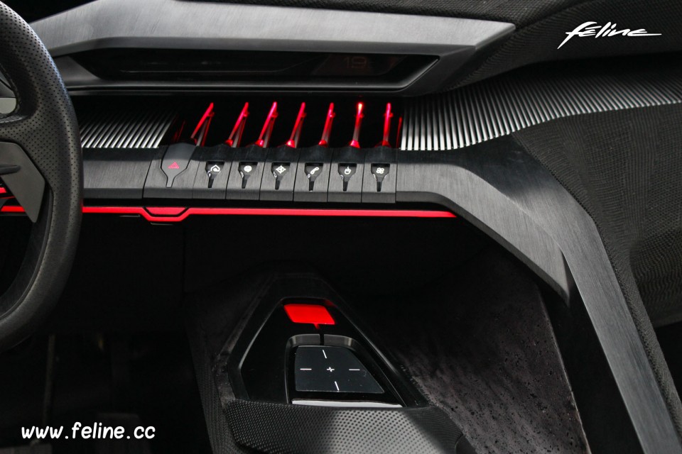 Photo console centrale Peugeot Quartz Concept (2015) - Circuit d