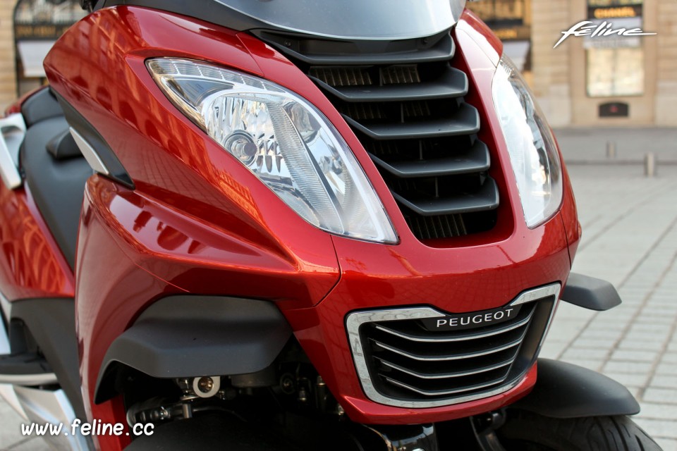 Photo calandre avant Peugeot Metropolis 400i Rouge Safran - 1-013