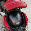 Photo coffre à hayon éclairé avec casque intégral Peugeot Metropolis 400i Rouge Safran - 1-026
