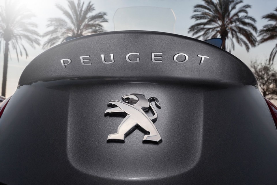 Photo officielle sigle Peugeot Metropolis - 1-017